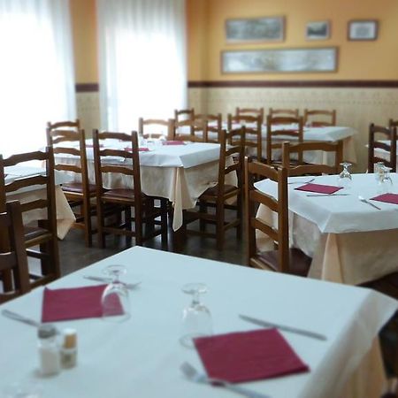 Vila-real Hostal Restaurante La Masia מראה חיצוני תמונה