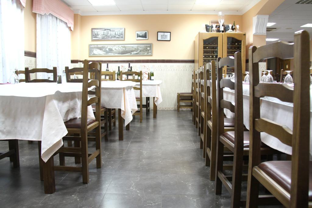 Vila-real Hostal Restaurante La Masia מראה חיצוני תמונה