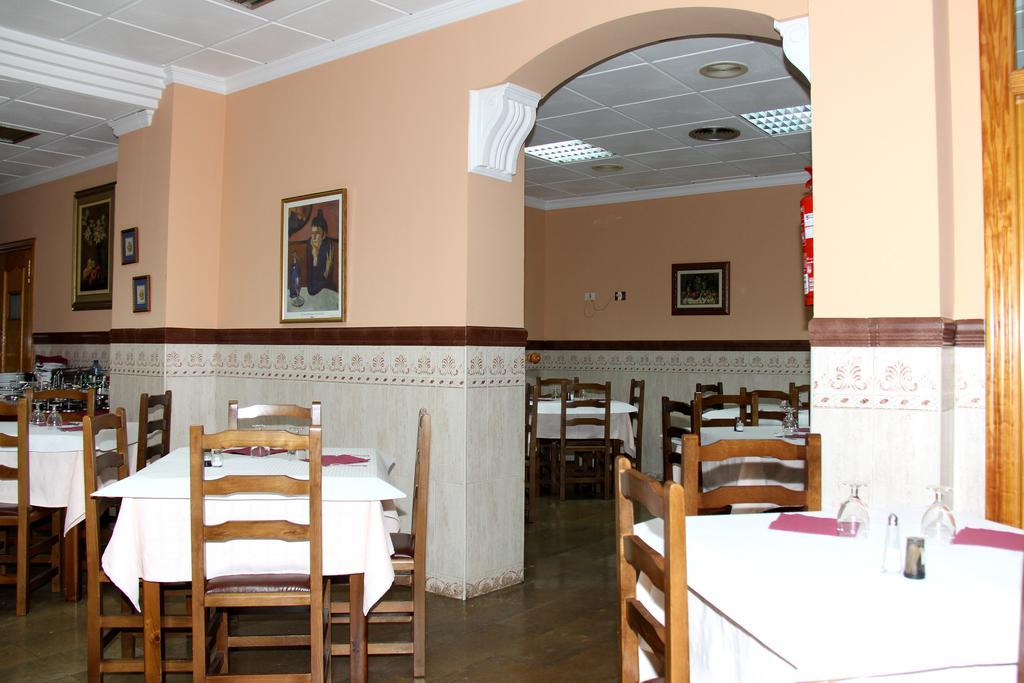 Vila-real Hostal Restaurante La Masia מראה חיצוני תמונה