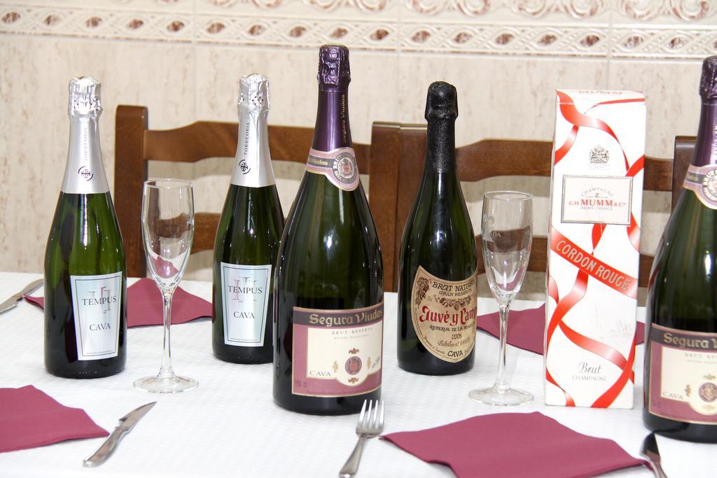 Vila-real Hostal Restaurante La Masia מראה חיצוני תמונה