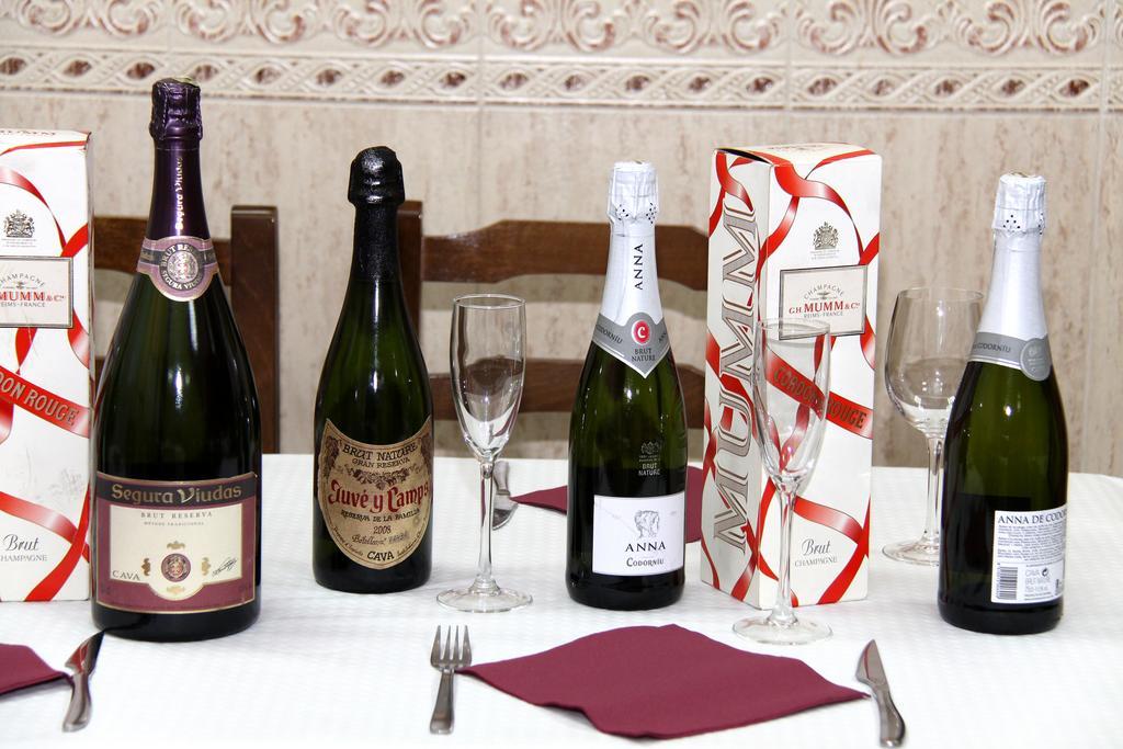 Vila-real Hostal Restaurante La Masia מראה חיצוני תמונה