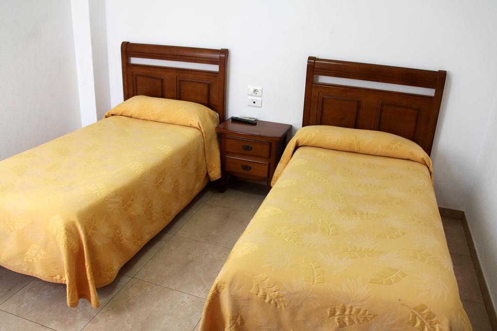 Vila-real Hostal Restaurante La Masia מראה חיצוני תמונה