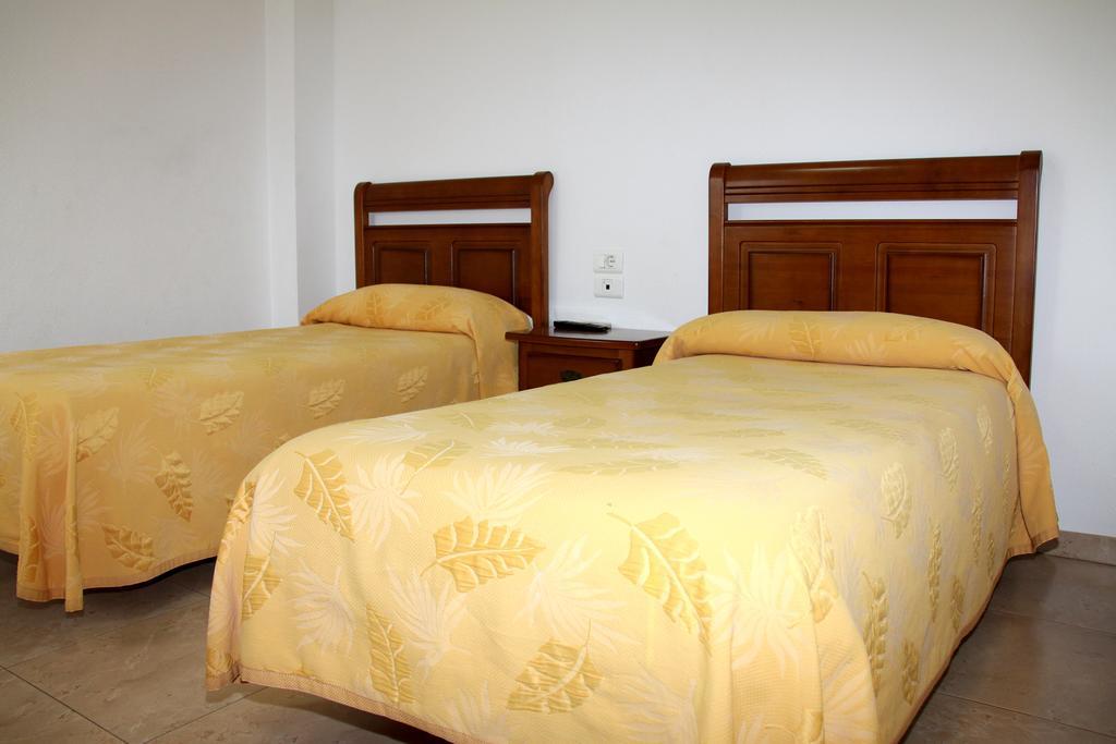 Vila-real Hostal Restaurante La Masia מראה חיצוני תמונה