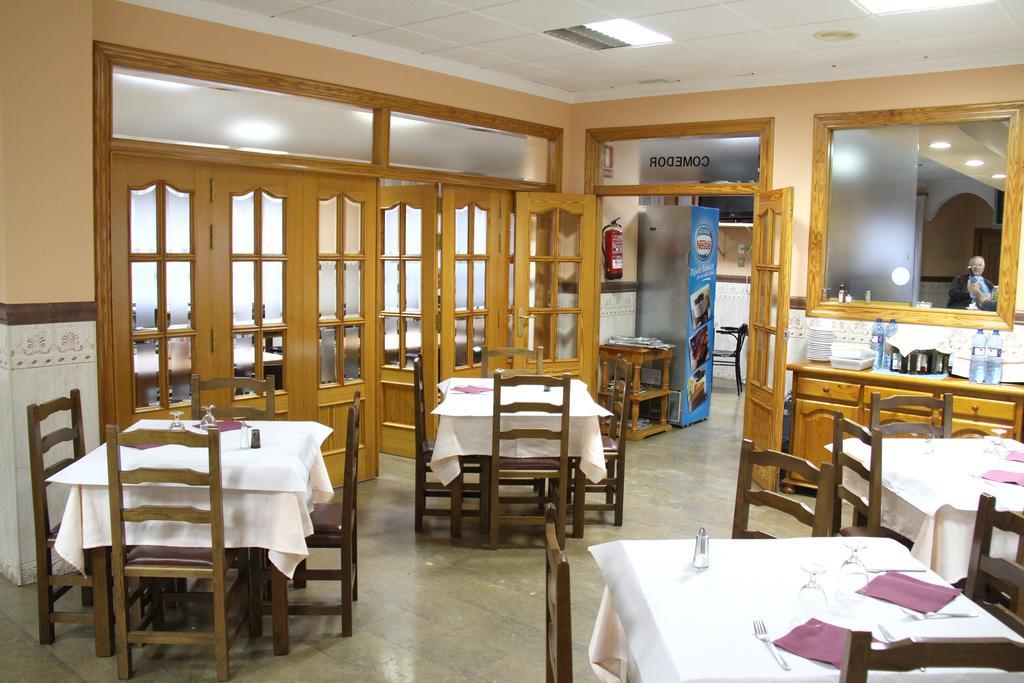 Vila-real Hostal Restaurante La Masia מראה חיצוני תמונה