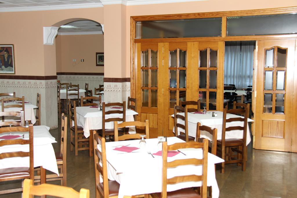 Vila-real Hostal Restaurante La Masia מראה חיצוני תמונה
