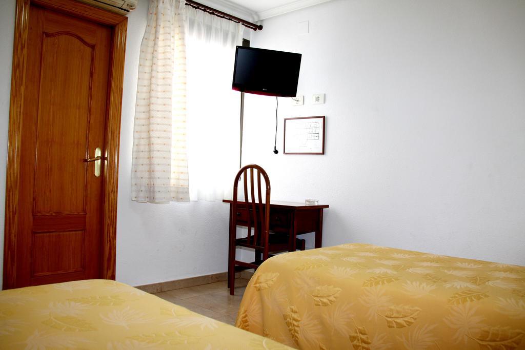 Vila-real Hostal Restaurante La Masia מראה חיצוני תמונה