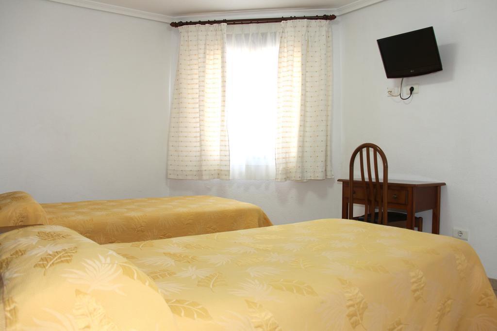 Vila-real Hostal Restaurante La Masia מראה חיצוני תמונה