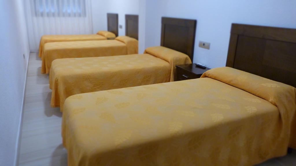 Vila-real Hostal Restaurante La Masia מראה חיצוני תמונה