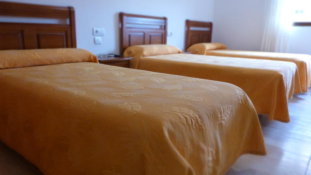 Vila-real Hostal Restaurante La Masia מראה חיצוני תמונה