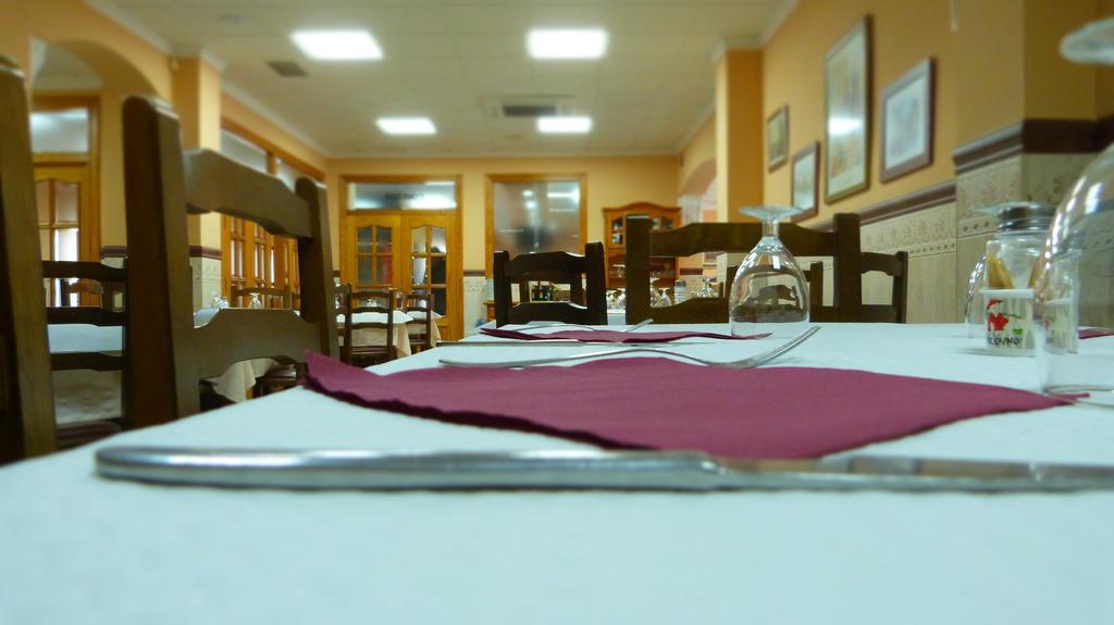 Vila-real Hostal Restaurante La Masia מראה חיצוני תמונה