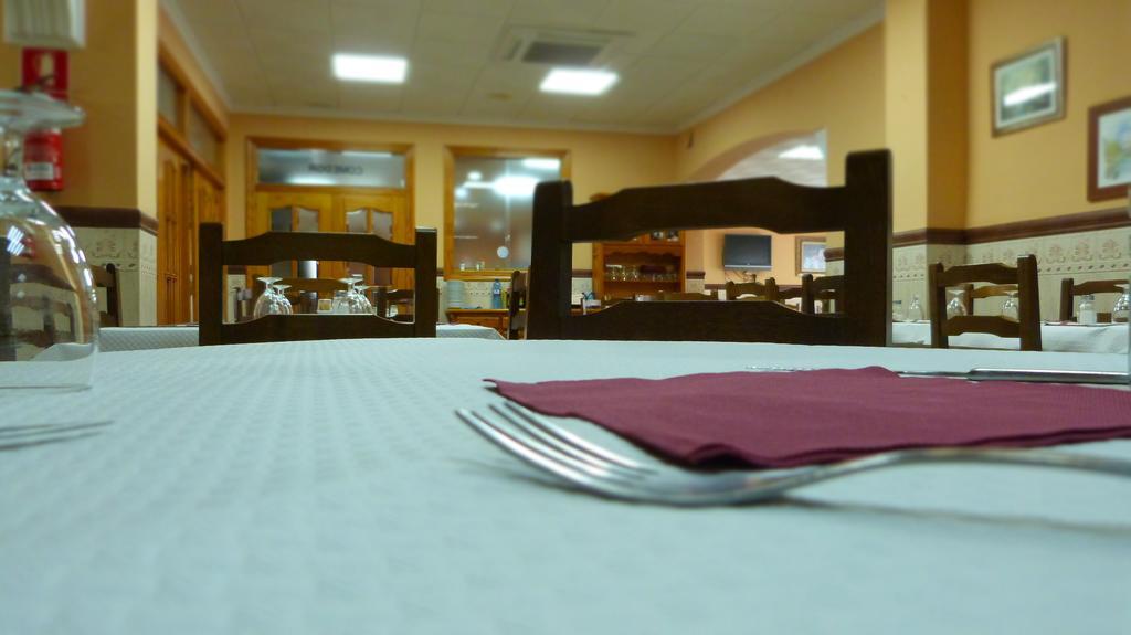 Vila-real Hostal Restaurante La Masia מראה חיצוני תמונה