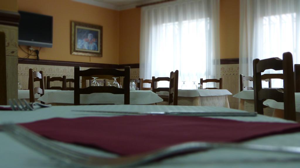 Vila-real Hostal Restaurante La Masia מראה חיצוני תמונה