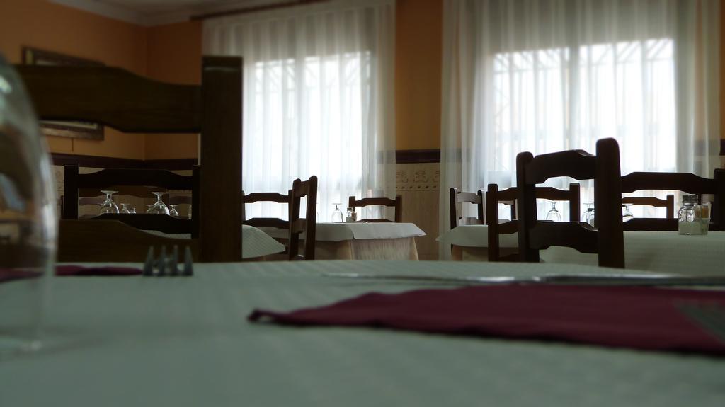 Vila-real Hostal Restaurante La Masia מראה חיצוני תמונה