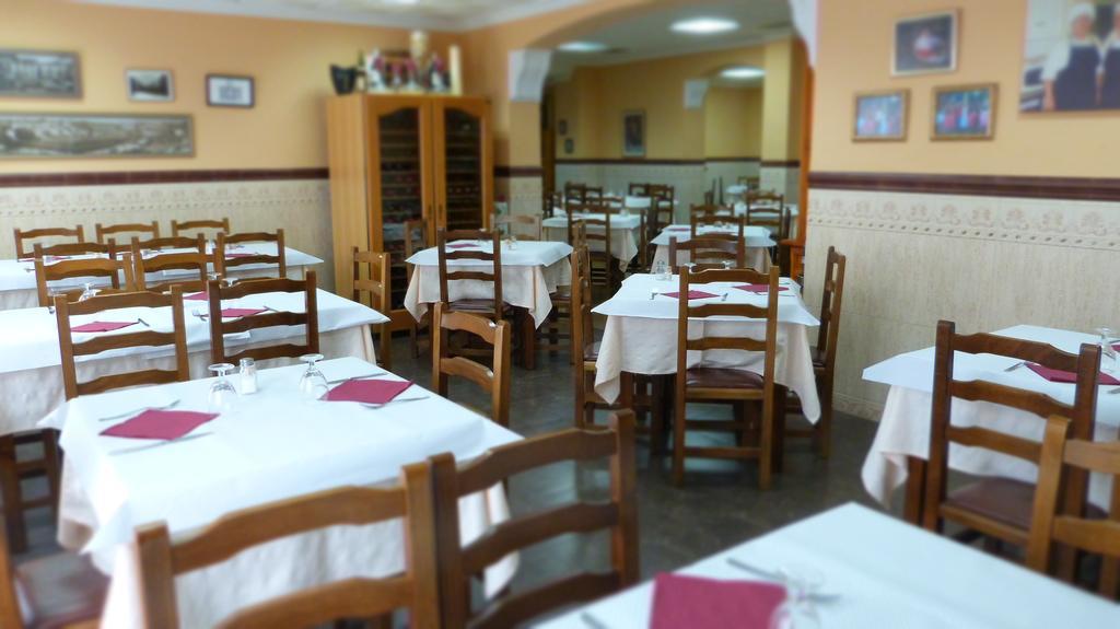 Vila-real Hostal Restaurante La Masia מראה חיצוני תמונה