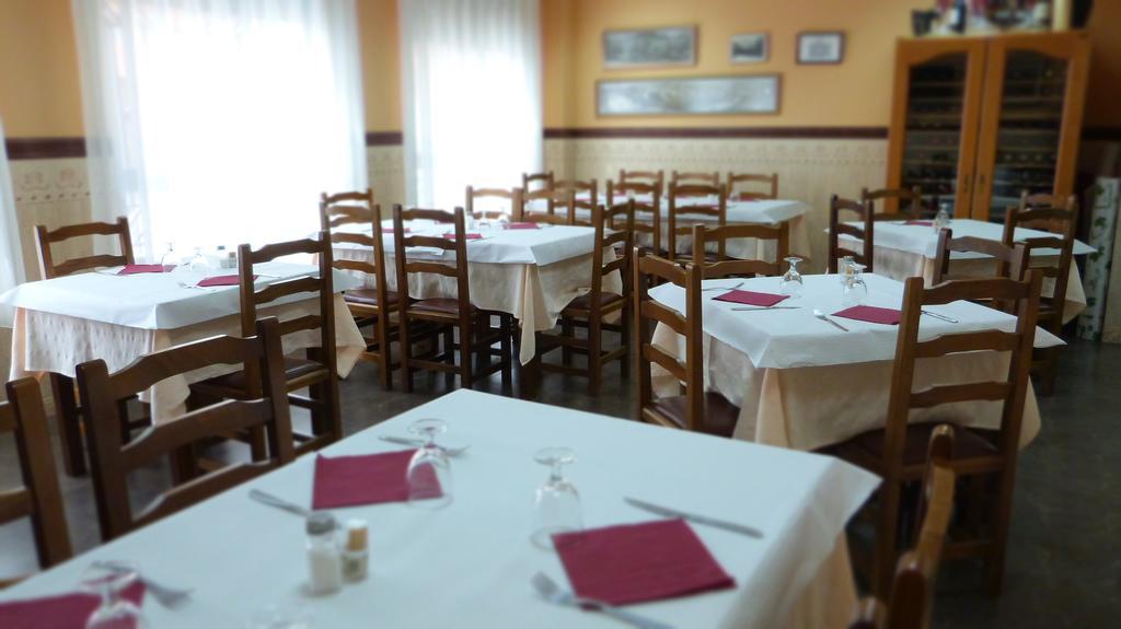 Vila-real Hostal Restaurante La Masia מראה חיצוני תמונה