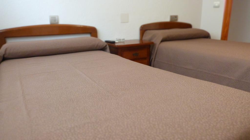 Vila-real Hostal Restaurante La Masia מראה חיצוני תמונה