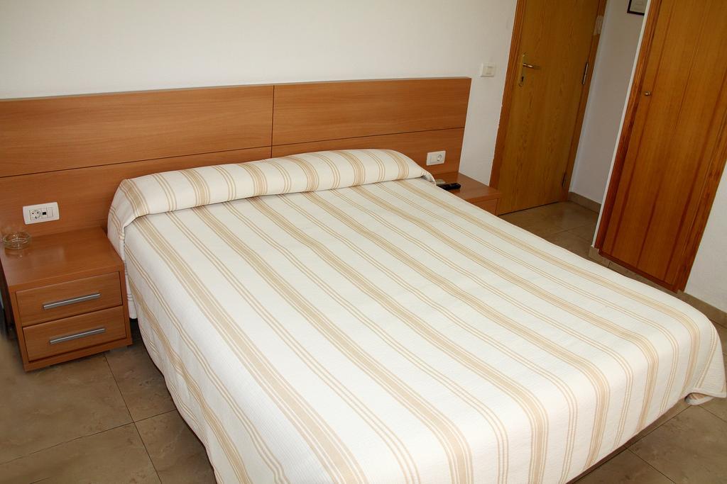 Vila-real Hostal Restaurante La Masia מראה חיצוני תמונה