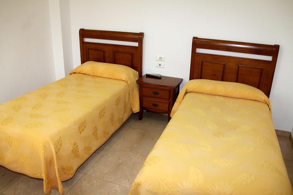 Vila-real Hostal Restaurante La Masia מראה חיצוני תמונה